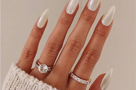 Best 12+ white chrome nails you must try this year